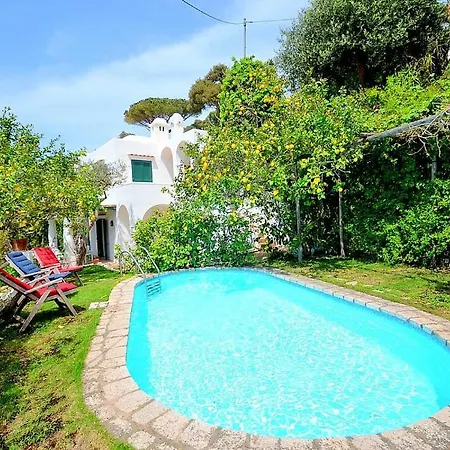 Sleeps 13 Pool Air Con Wifi * Κάπρι